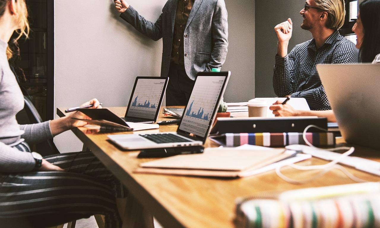 Work hard, play hard : comment trouver l’équilibre parfait entre travail et plaisir en tant qu’avocat
