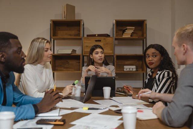 Le rapport au management pour un avocat collaborateur